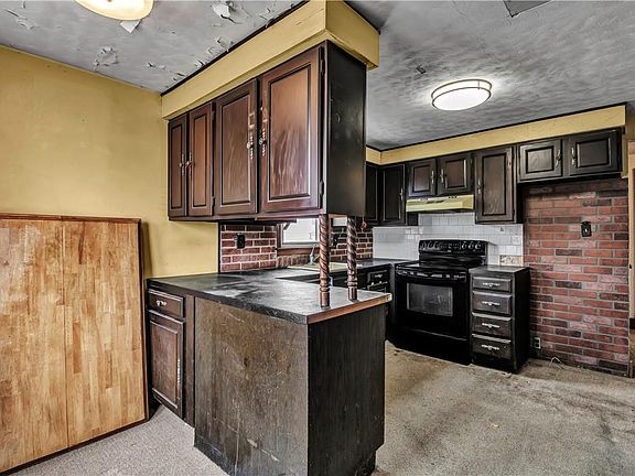 3rd image of 221 Hawthorne Ave
