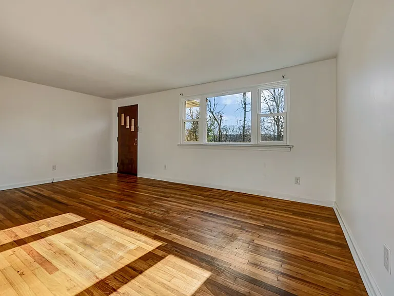 850 Church St — Photo 6