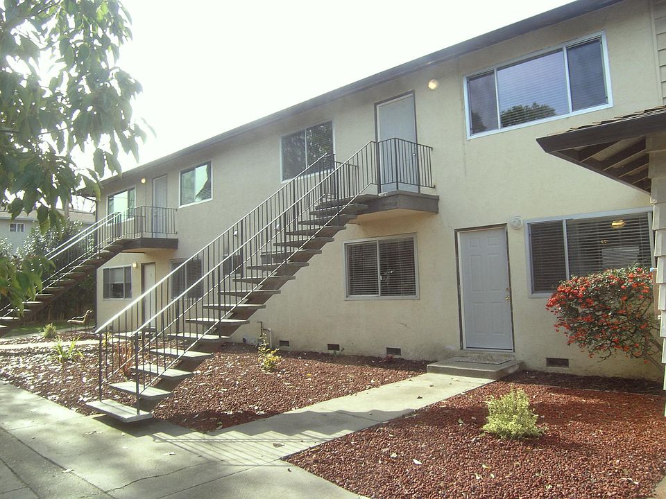 Nice quiet 4 - plex with pleasant neighbors, upstairs