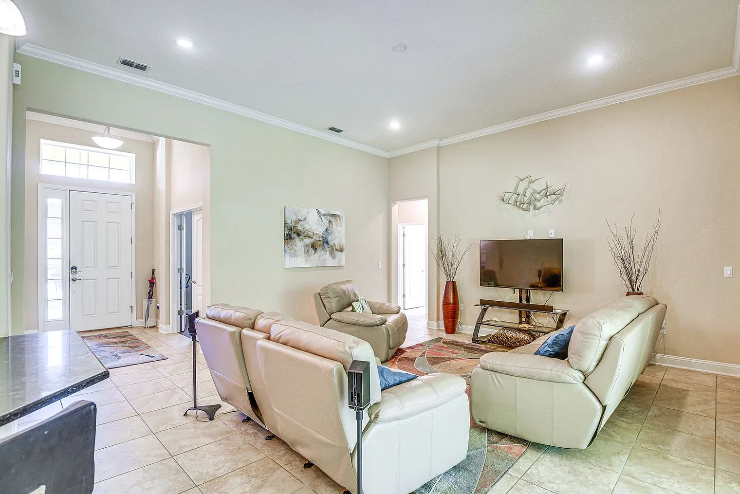 4 bed, 3.0 bath, 2335 sqft, $5,709 — Photo 2