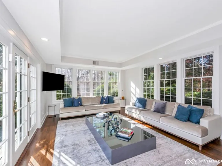 29 Georgica Woods Ln — Photo 2