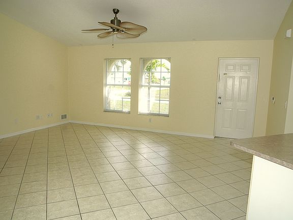 5th image of 818 SE 5th Pl