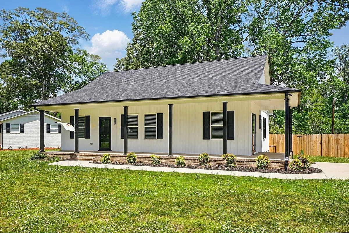 Building Photo - 301 Tomberlin Rd