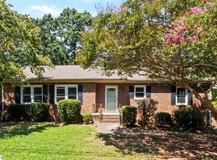 706 W Lee Rd, Taylors, SC 29687
