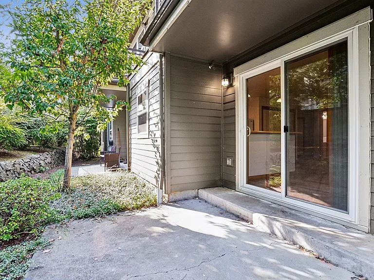 2-Bedroom Apartment for Rent at North Admiral Court - West Seattle — Photo 20