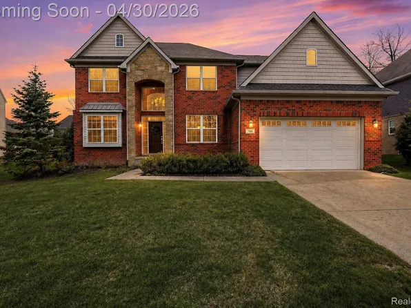 236 Cuyahoga Ct, South Lyon, MI 48178