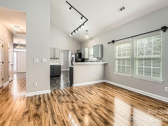 5th image of 9311 Glenashley Dr