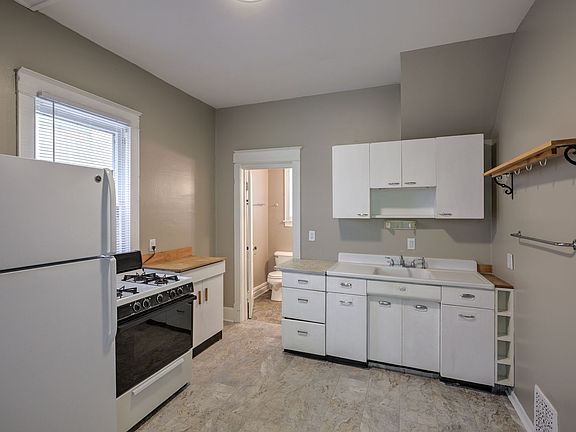 5th image of 3405 Dewey Ave #1