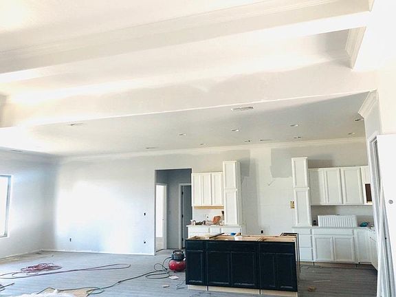3rd image of 1002 Leslie Ln