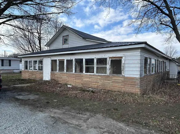 111 E High St, Mentone, IN 46539
