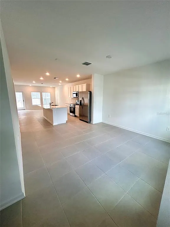 3 bed, 2.5 bath, 1611 sqft, $2,450 — Photo 4