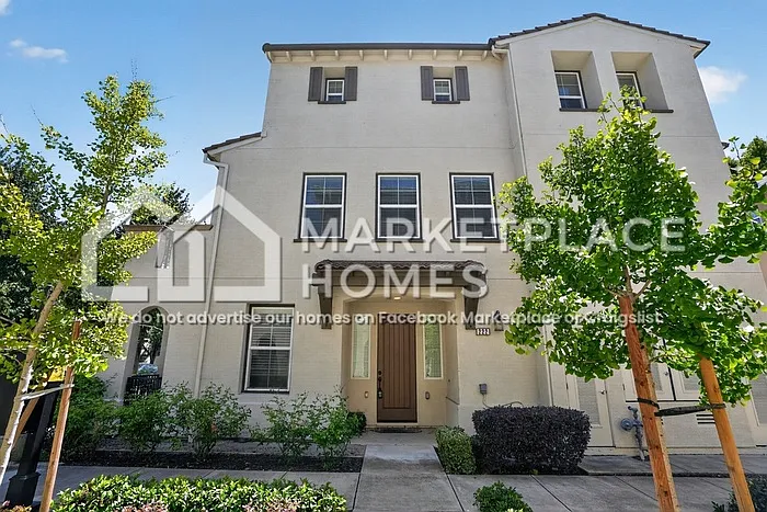 3 bed, 3.5 bath, 1600 sqft, $5,500 — Photo 1