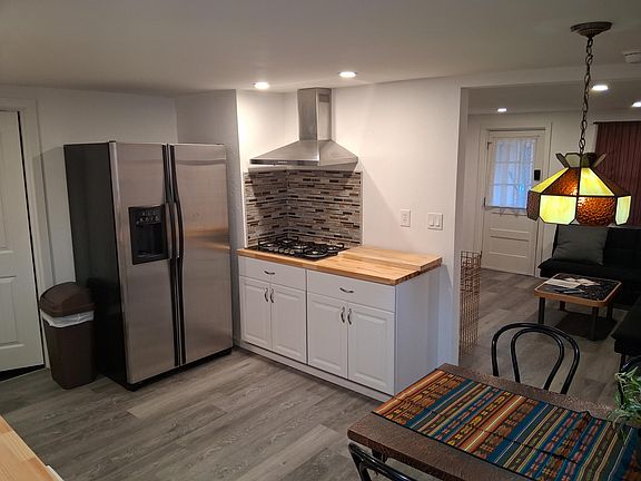 5th image of 104 E Downey Ave
