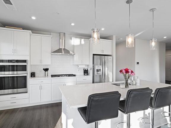 4th image of 100 Saint Ives Pl APT 402