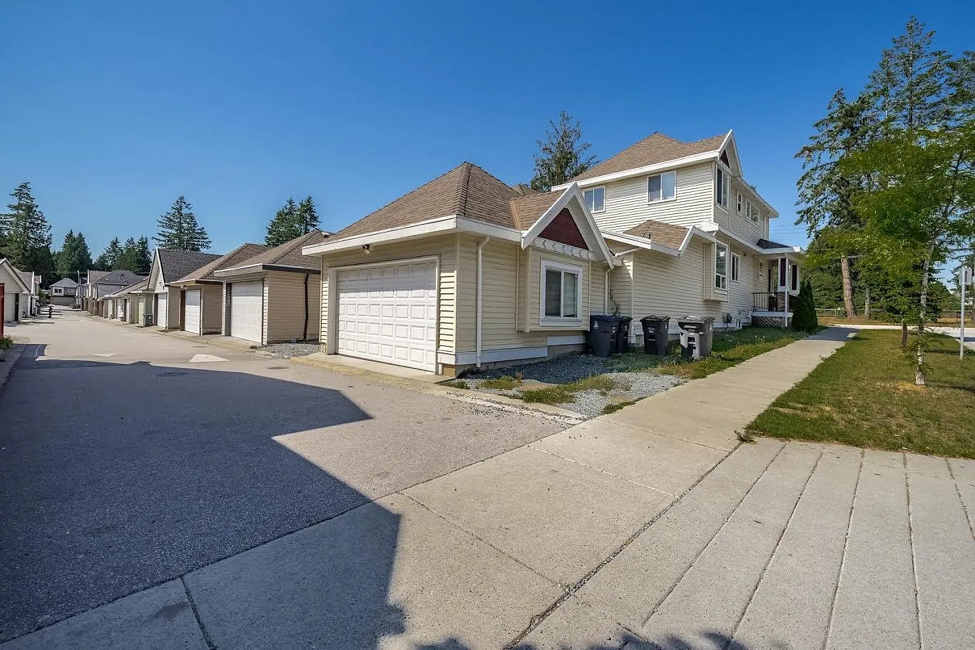 4 bed, 2000 sqft, $3,500 — Photo 1
