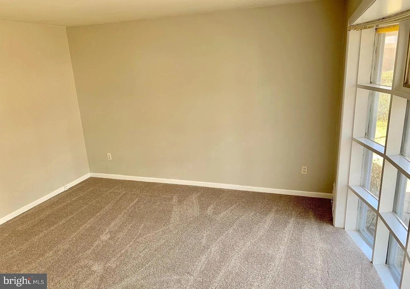 3 bed, 2.0 bath, 1446 sqft, $3,200 — Photo 3