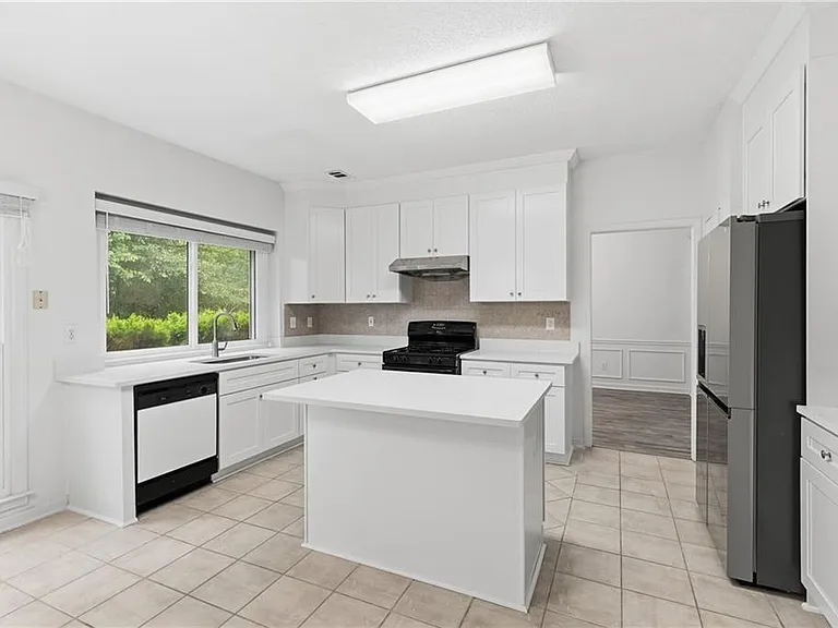 6430 Barwick Ln — Photo 12