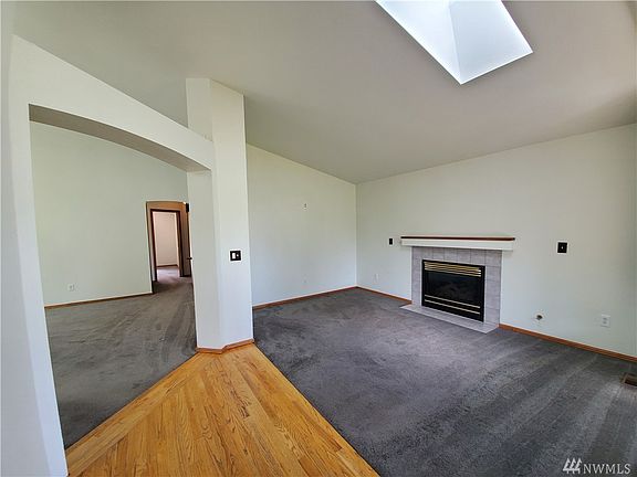 3rd image of 7916 210th St E
