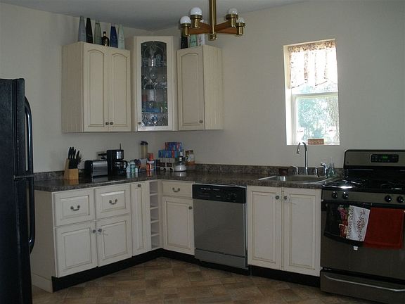 4th image of 330 N Main St