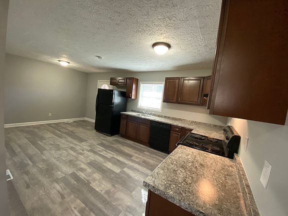 4th image of 2202 Chestnut Log Dr