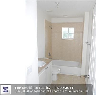 4th image of 165 SW 2nd Ct