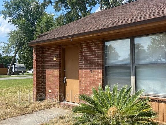 2nd image of 1679 Dogwood Cir