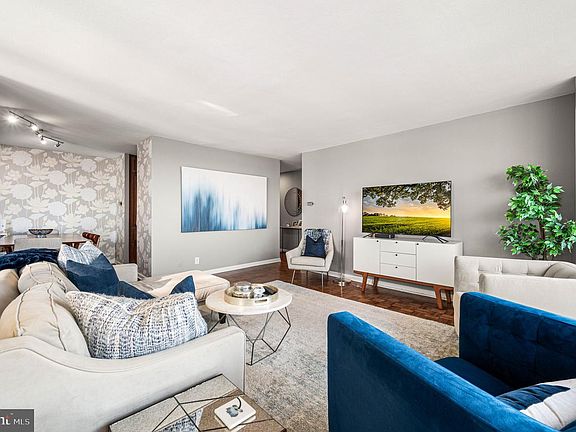 3rd image of 224 W Rittenhouse Sq #2010