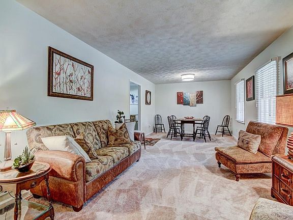 4th image of 63 Vanessa Dr SE