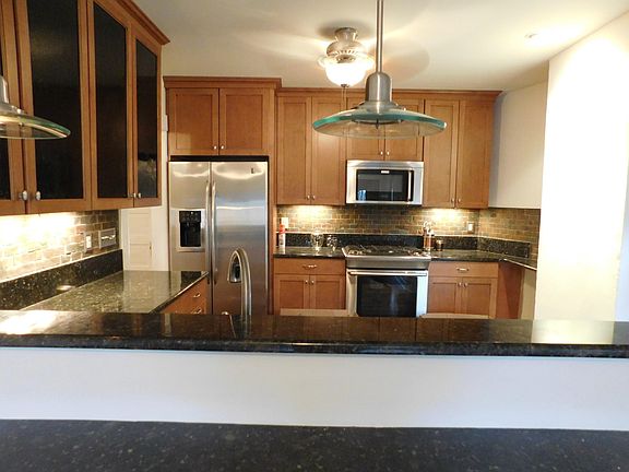 2nd image of 1027 Lakepointe St APT 2