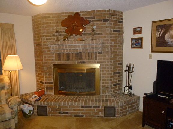 5th image of 1033 Cale Dr