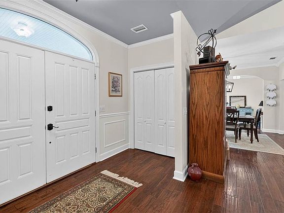 5th image of 213 W Point Dr