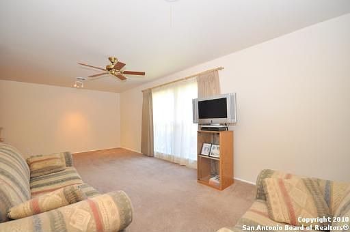 5th image of 7811 Pinebrook Dr