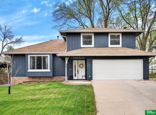 10617 M St, Omaha, NE 68127