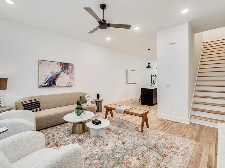 1237 Memorial Dr — Photo 8