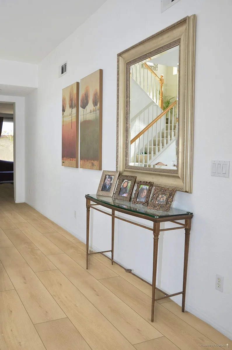 Entryway - 2102 Fisk Pl