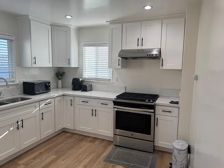 2441 S Baldwin Ave — Photo 14