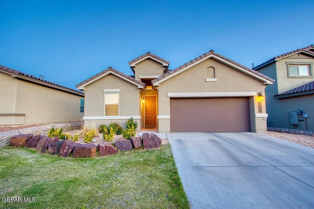 3 bed, 2.0 bath, 1596 sqft, $1,950 — Photo 1