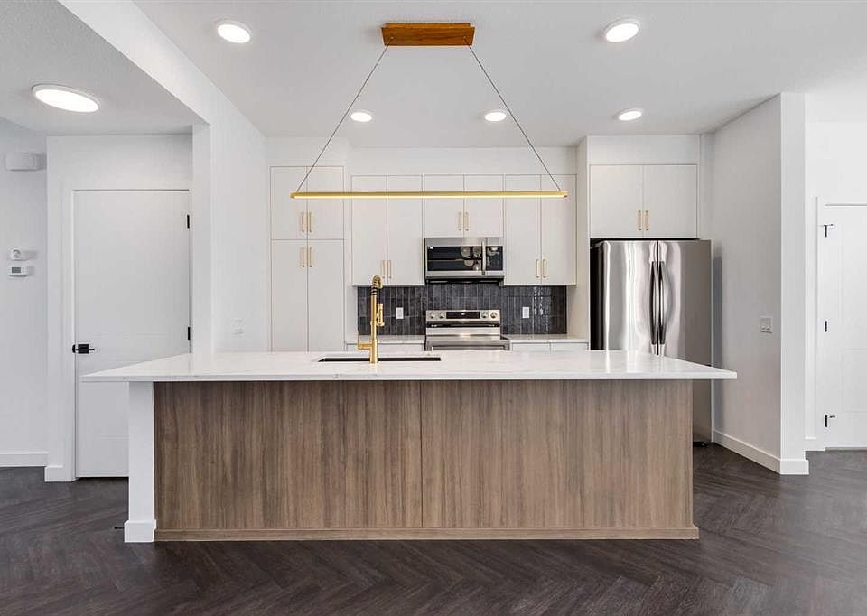 1st image of 74 W Agate Rd