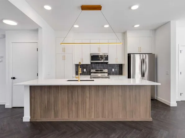 74 W Agate Rd, Cochrane, AB T4C 3B9