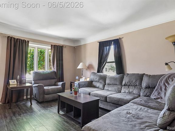 2nd image of 679 Moran Ave