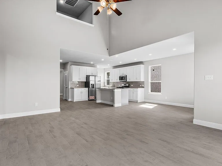 401 Parrino Pkwy — Photo 9