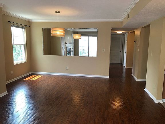 5th image of 410 Mockingbird Valley Rd APT 25