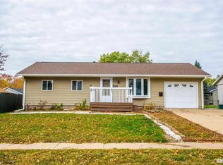 1411 16th Ave, Camanche, IA 52730