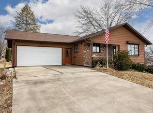 812 12th St, Kalona, IA 52247