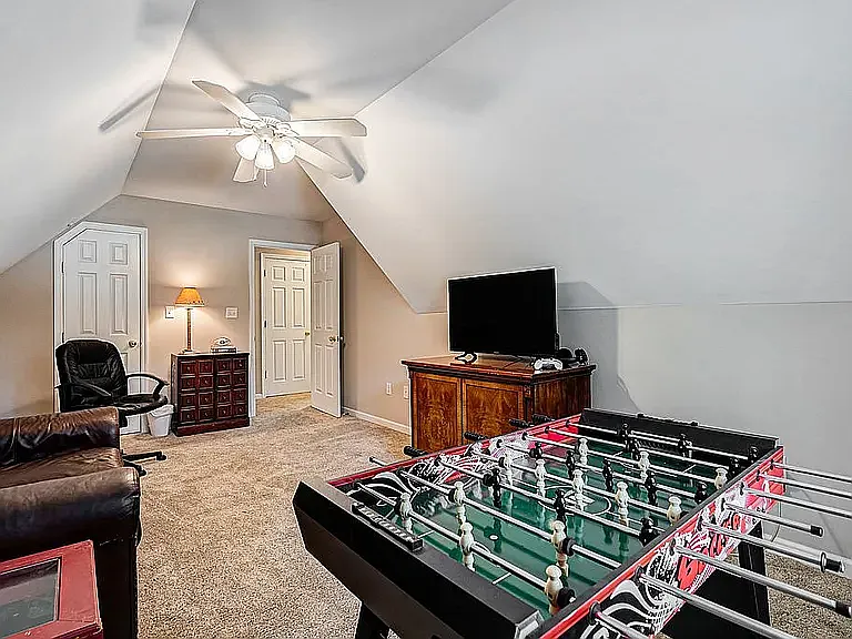 1071 Liberty Ln — Photo 24