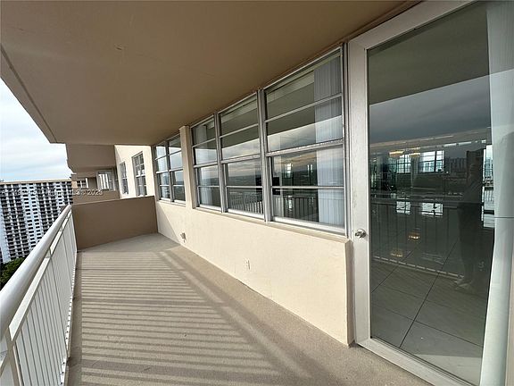 5th image of 250 174th St APT 2220