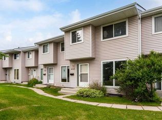 445 E 40th St NE, Calgary, AB T2A6S1