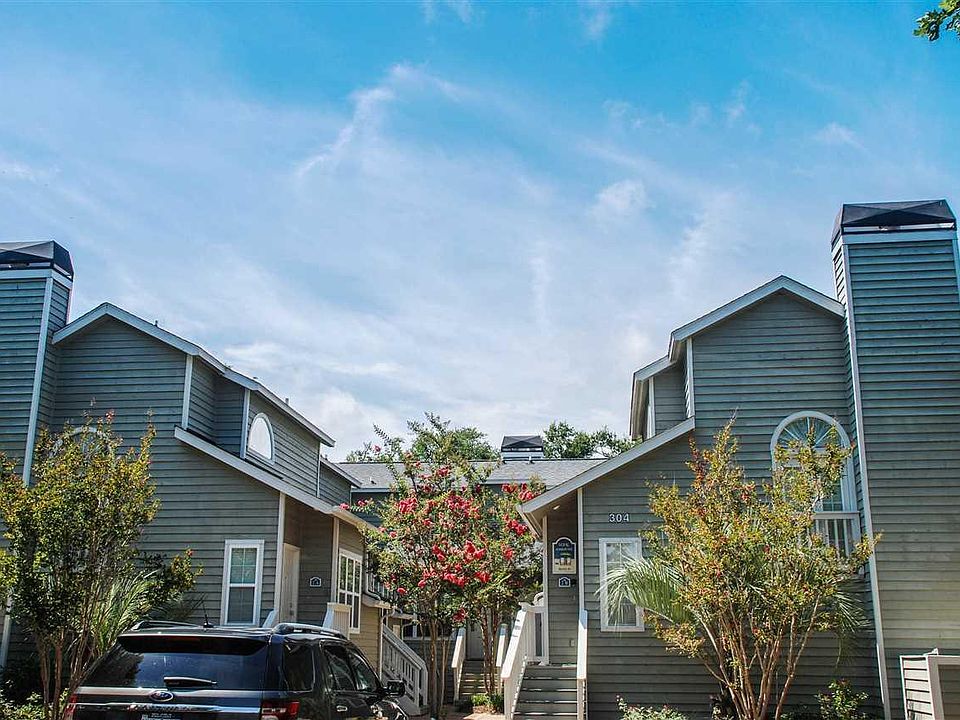 2nd image of 304 Cumberland Terrace Dr APT 2E
