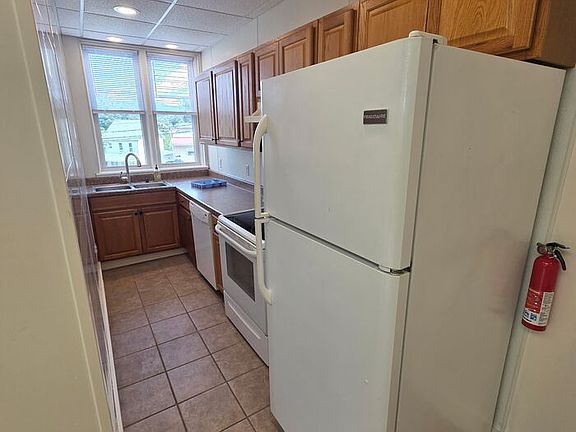 4th image of 704 Poplar St APT 105