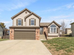 9020 NE 103rd St, Kansas City, MO 64157